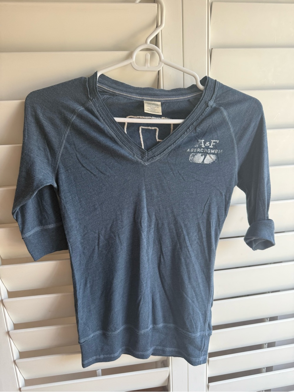 y2Abercrombie & Fitch Blue V-Neck 3/4 Sleeve Tee
